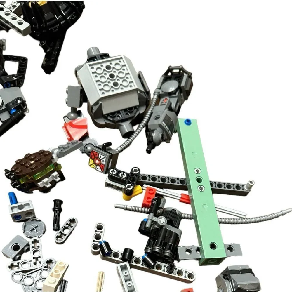 Lego Legos Tech pieces.robot Star Wars pieces
Endless options - Picture 11 of 14